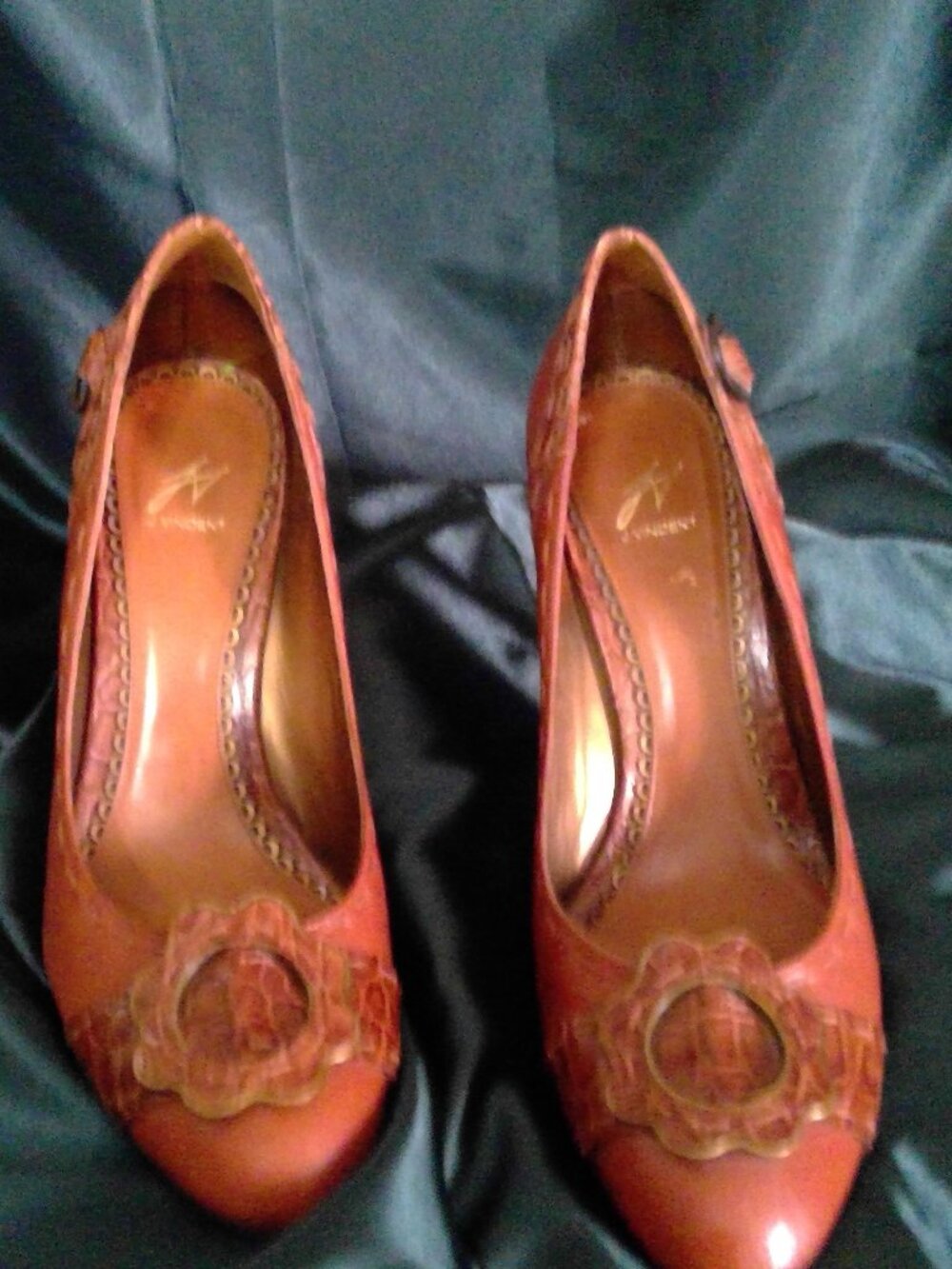 J. Vincent Coral Pink Leather Crocodile Embossed Scalloped Buckle Pumps Size 8